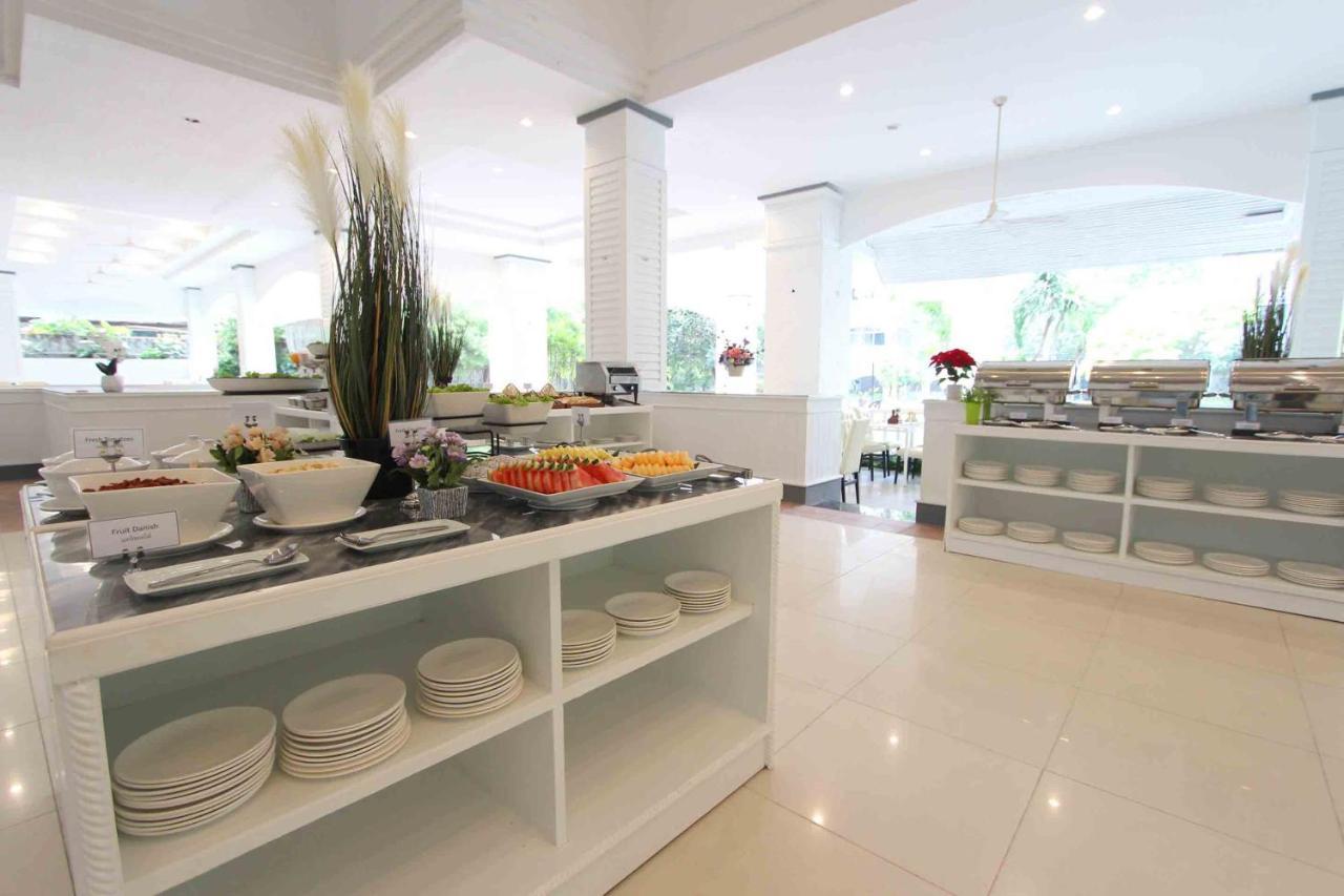 Pooh Beach Resort & Spa Pantai Jomtien Bagian luar foto