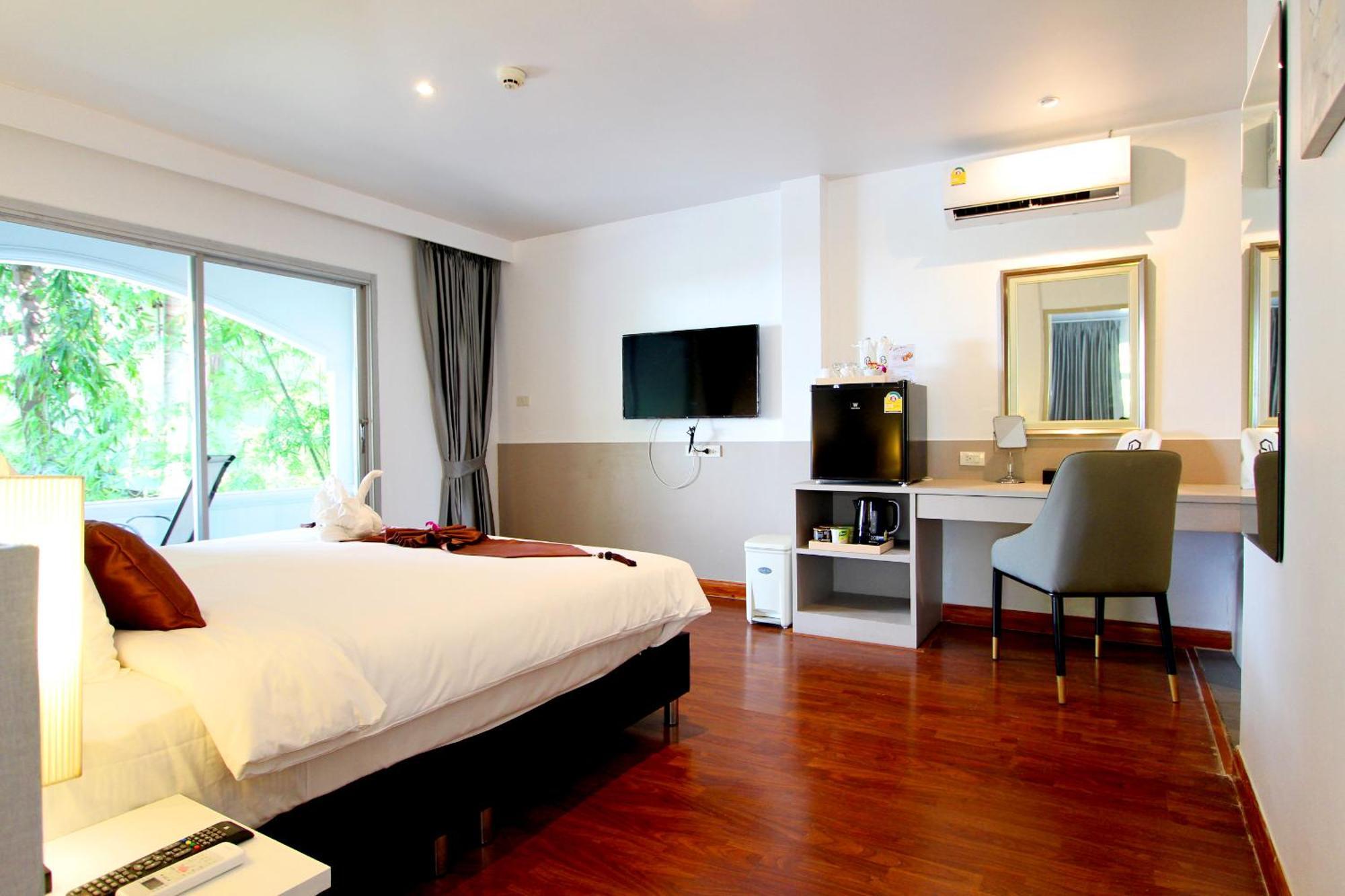 Pooh Beach Resort & Spa Pantai Jomtien Bagian luar foto