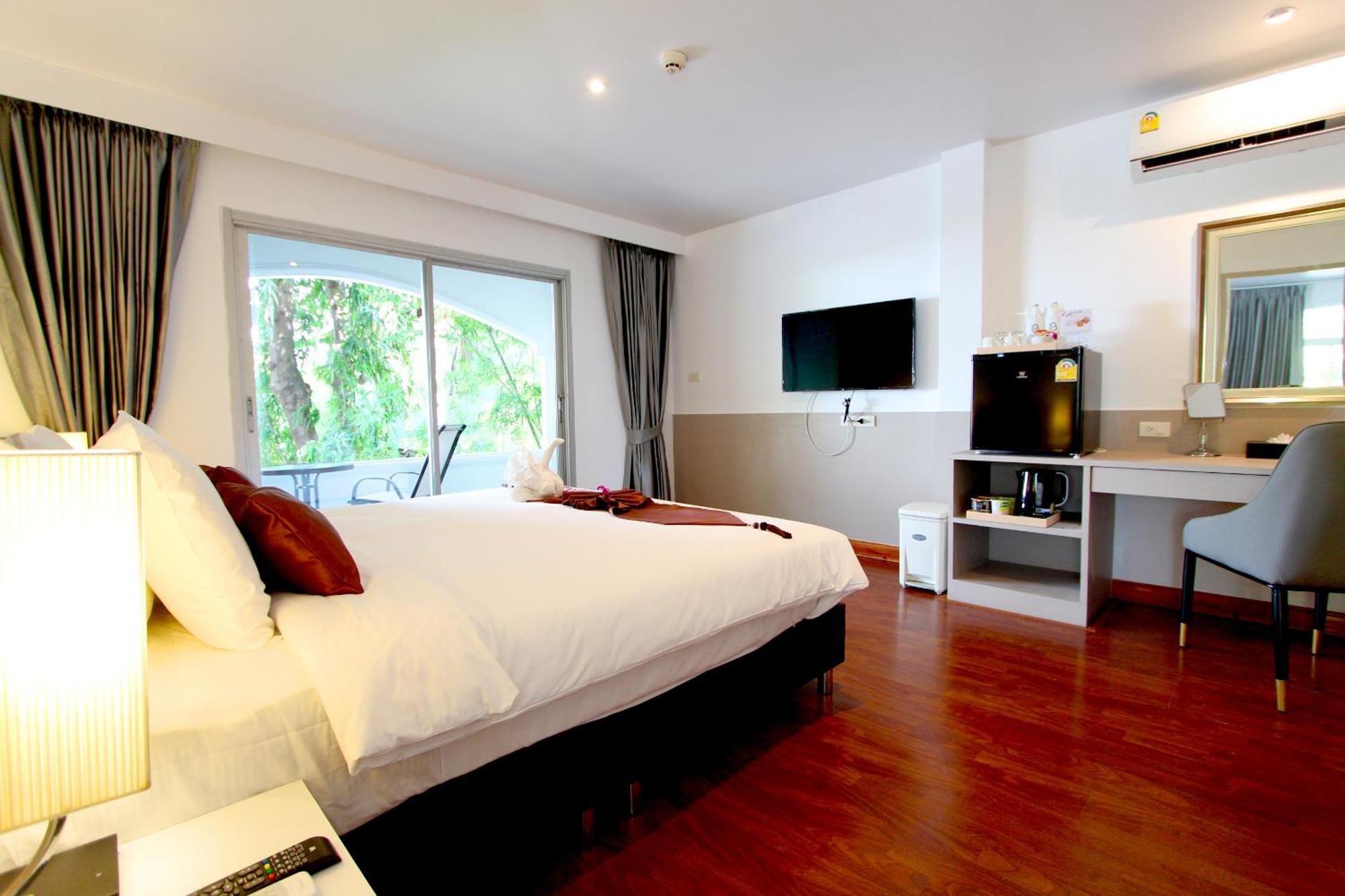 Pooh Beach Resort & Spa Pantai Jomtien Bagian luar foto