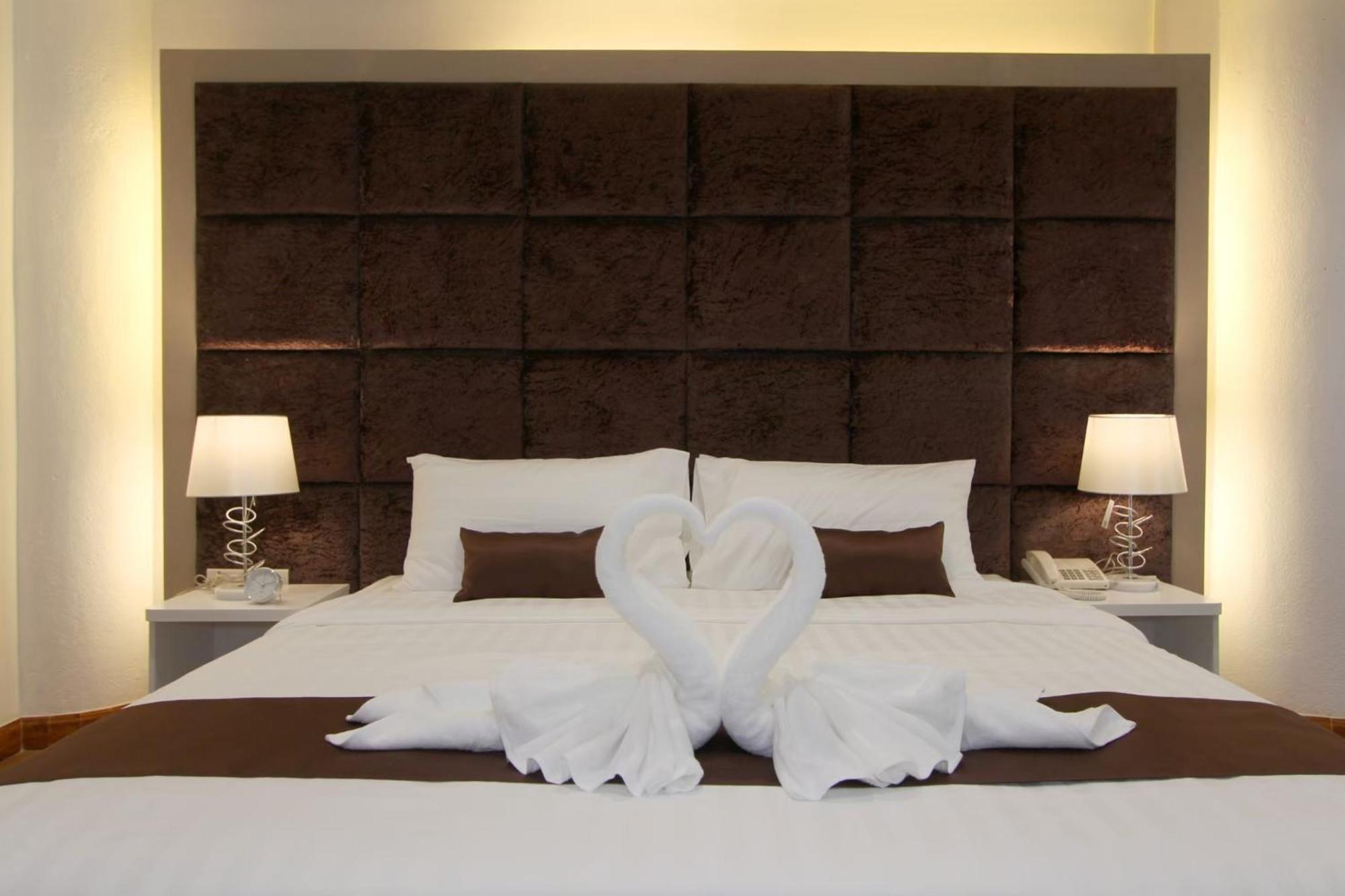 Pooh Beach Resort & Spa Pantai Jomtien Bagian luar foto