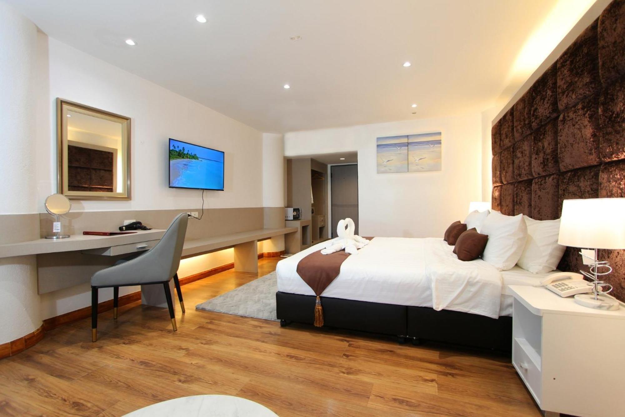 Pooh Beach Resort & Spa Pantai Jomtien Bagian luar foto
