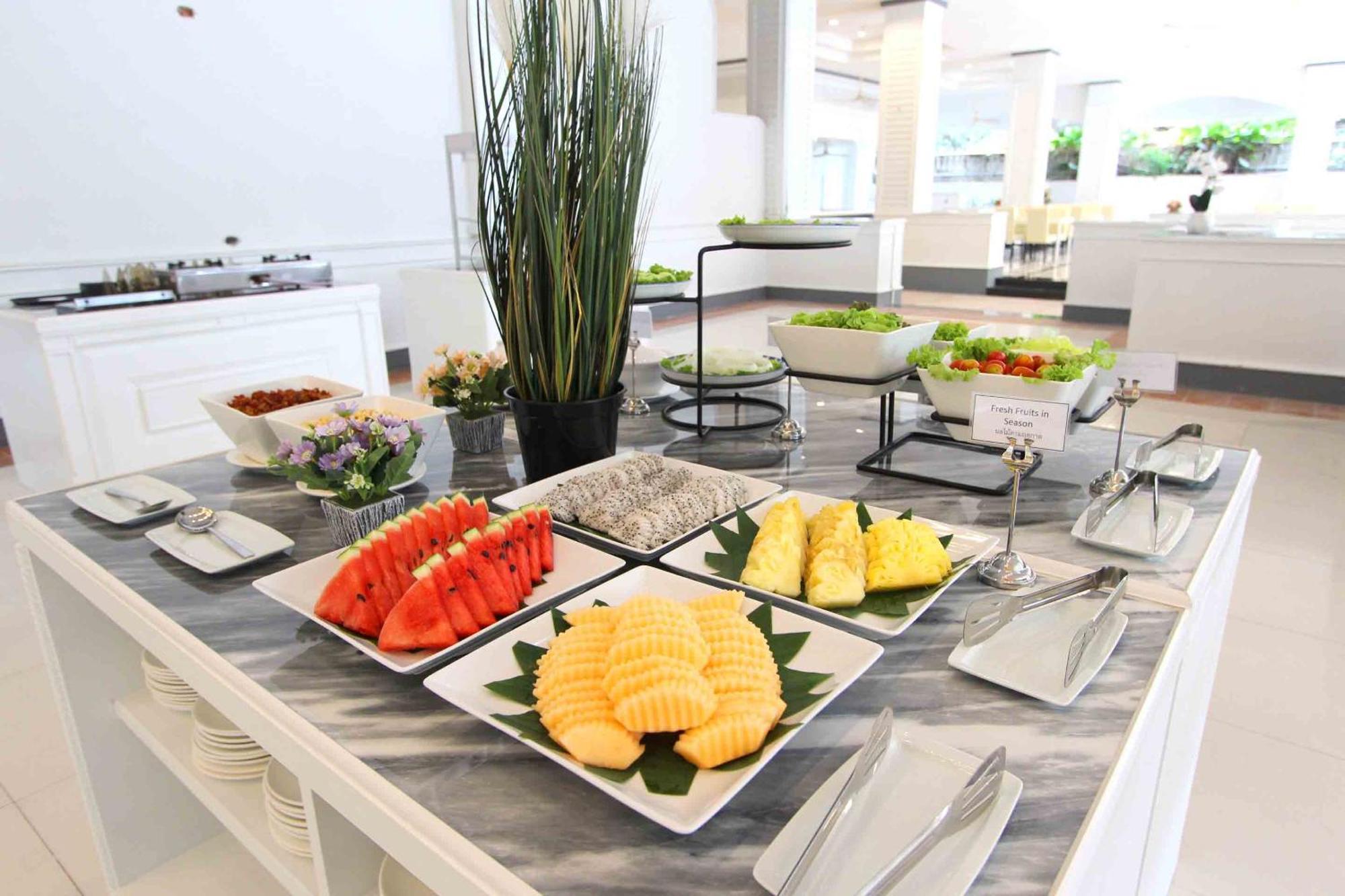 Pooh Beach Resort & Spa Pantai Jomtien Bagian luar foto