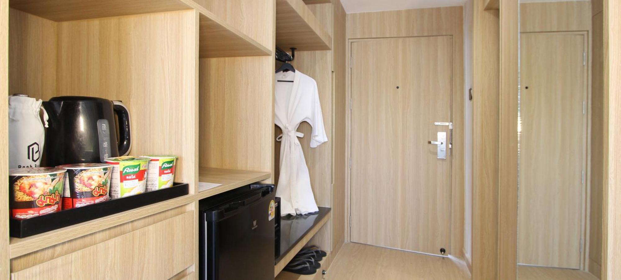 Pooh Beach Resort & Spa Pantai Jomtien Bagian luar foto