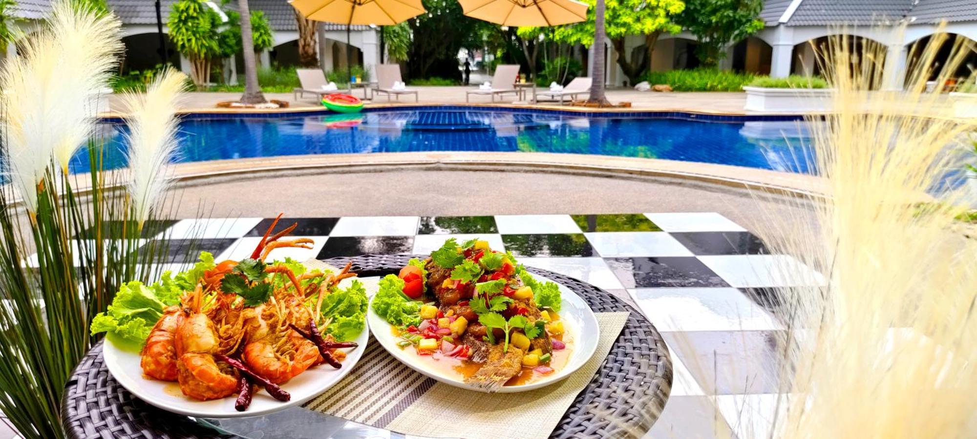 Pooh Beach Resort & Spa Pantai Jomtien Bagian luar foto