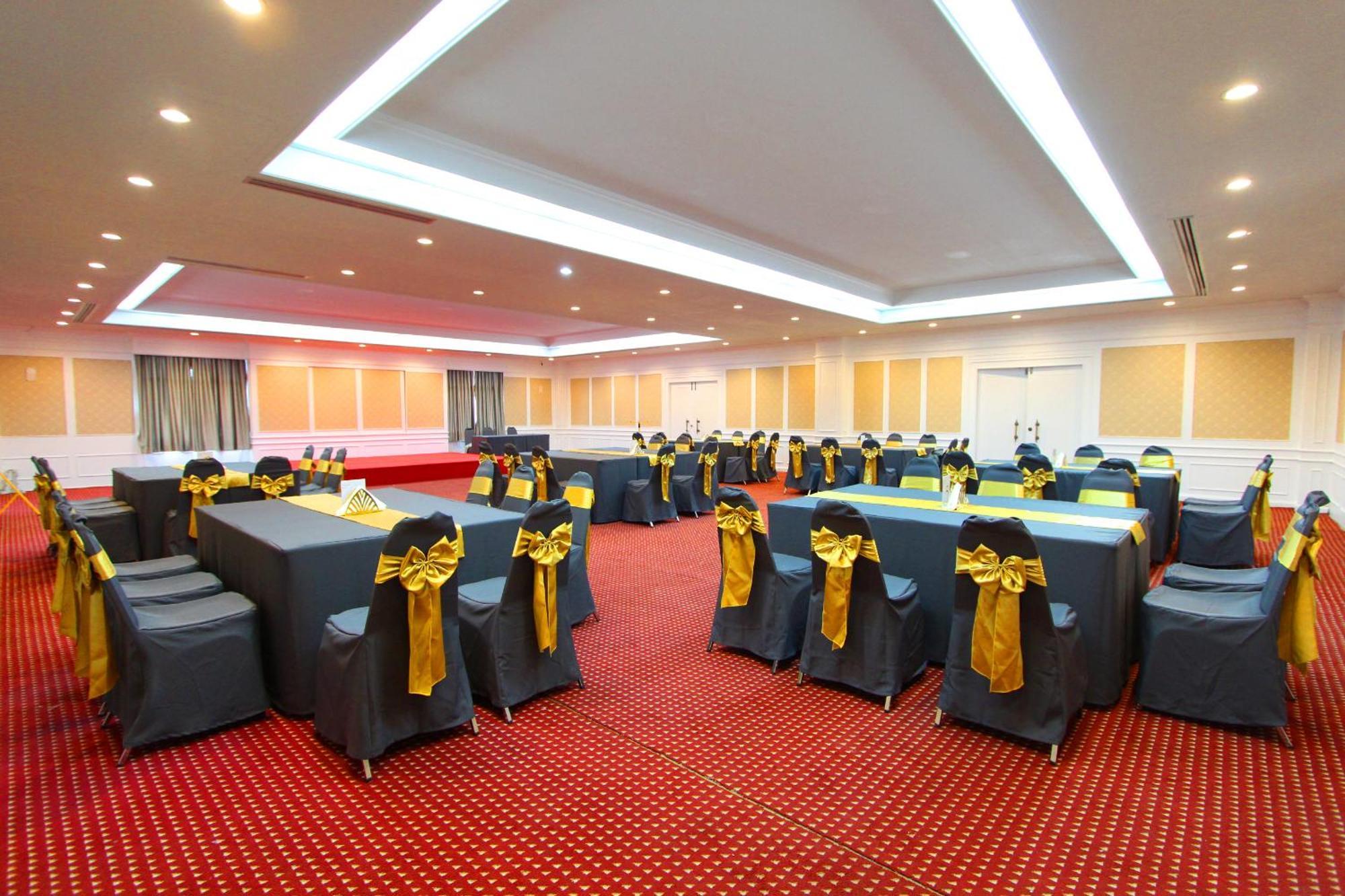 Pooh Beach Resort & Spa Pantai Jomtien Bagian luar foto